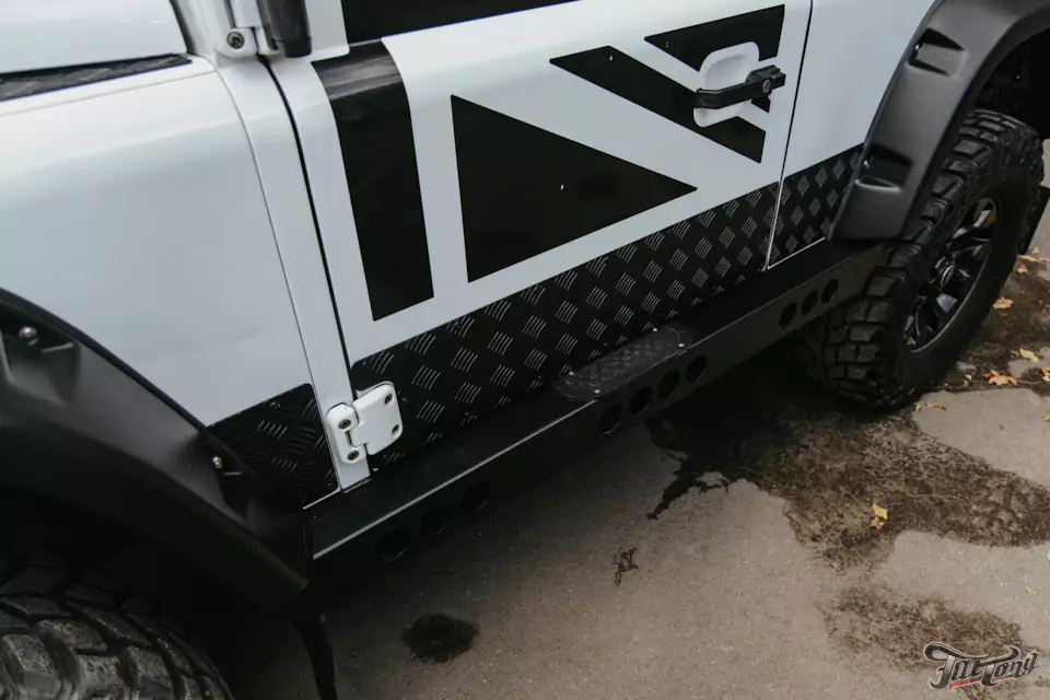 Привели в порядок Land Rover Defender! Заново окрасили элементы, очистили кузов, восстановили световое оборудование и построили новую акустическую систему